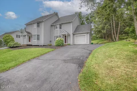 27 Susquehanna Ave, Dallas, PA 18612
