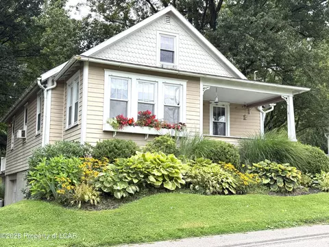 89 School Ln, Sugarloaf, PA 18249
