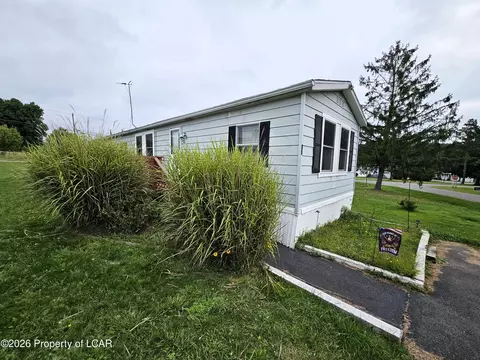 80 Meadow Dr, Dallas, PA 18612
