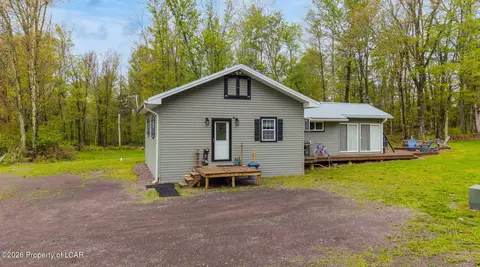 1425 Meeker Rd, Dallas, PA 18612