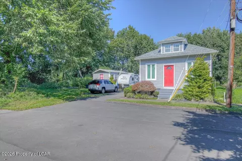 61 W 4th St, Wyoming, PA 18644