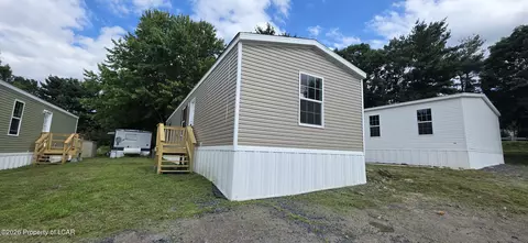 102 E Mountain Ridge Mhp, Wilkes-barre, PA 18702