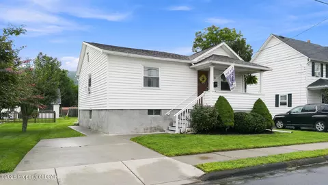 22 Old Sullivan St, Swoyersville, PA 18704