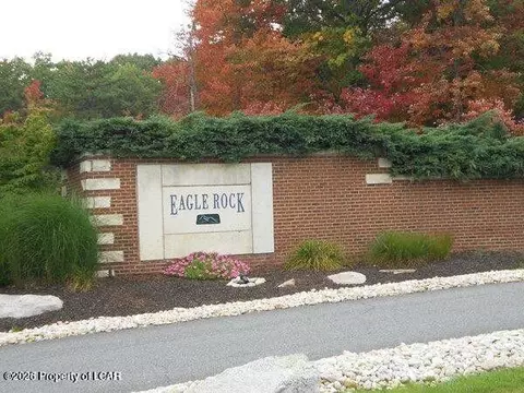 010 Peace Pipe Dr, Hazleton, PA 18202