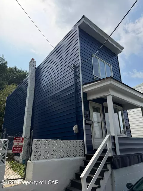 28 E Maple St, Mahanoy City, PA 17948