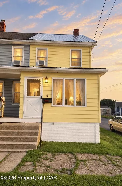 251 W Hazard, Summit Hill, PA 18250