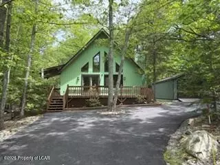 5 Fir Ln, Gouldsboro, PA 18424