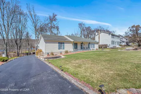 60 Lakeview Dr, Mountain Top, PA 18707