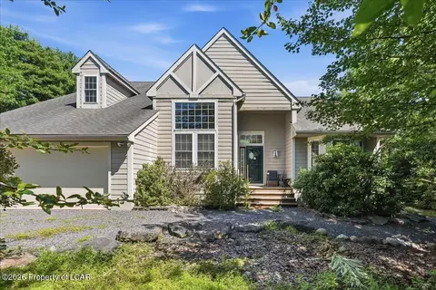 133 Conifer Ln, Pocono Pines, PA 18350