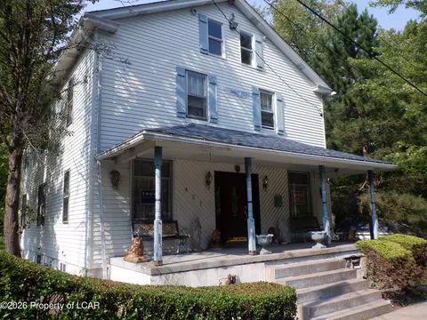 421 Carbon St, Freeland, PA 18224