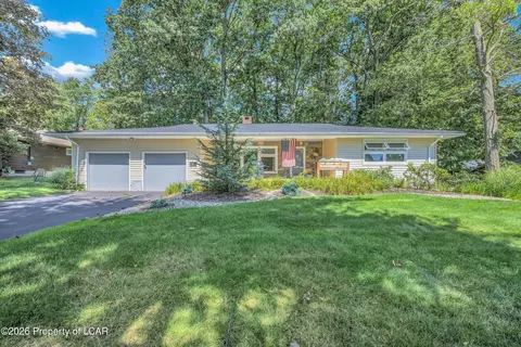 28 Garden Ave, Mountain Top, PA 18707