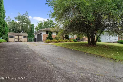 32 Redwood Dr, Wilkes-barre, PA 18702