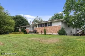 32 Redwood Dr, Wilkes-barre, PA 18702
