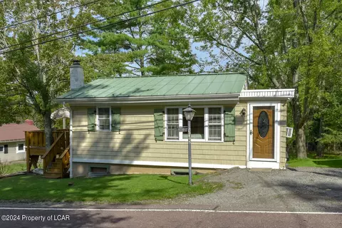308 Carpenter Rd, Dallas, PA 18612