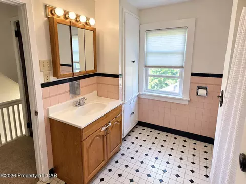 Bath - 101 Ridge St, Shavertown, PA 18708 photo 1 of 2