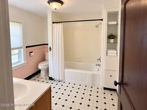 Bath - 101 Ridge St, Shavertown, PA 18708 photo 2 of 2