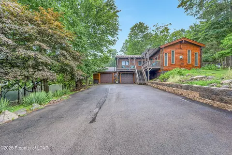 22 E Hemlock St, Harveys Lake, PA 18618
