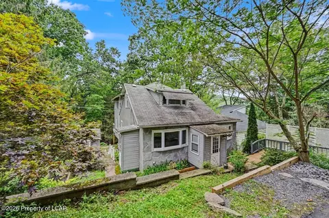 11 Willow Grove St, Mountain Top, PA 18707