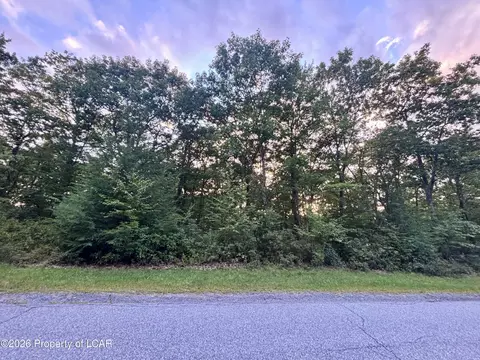 8 Sandsprings St, Wilkes-barre, PA 18702