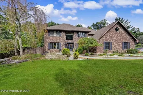 26 Mountainwood Dr, Mountain Top, PA 18707