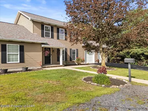12 Pinewood Dr, Laflin, PA 18702
