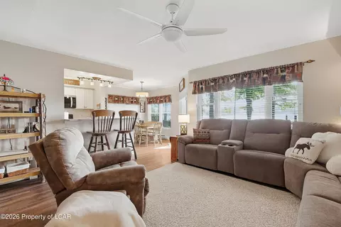 19 101 Midlake Dr, Lake Harmony, PA 18624