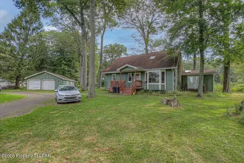 271 Hellers Ln, Long Pond, PA 18334