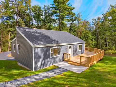 912 E Parkway Rd, Wilkes-barre, PA 18702