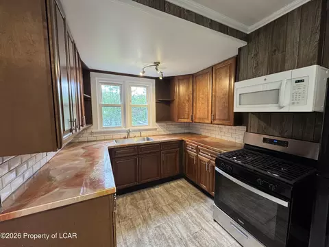 Kitchen - 42-44 E Pine St, Sheppton, PA 18248 photo 3 of 3