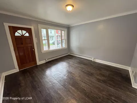 Living - 42-44 E Pine St, Sheppton, PA 18248 photo 15 of 17