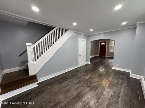 Living - 42-44 E Pine St, Sheppton, PA 18248 photo 10 of 17