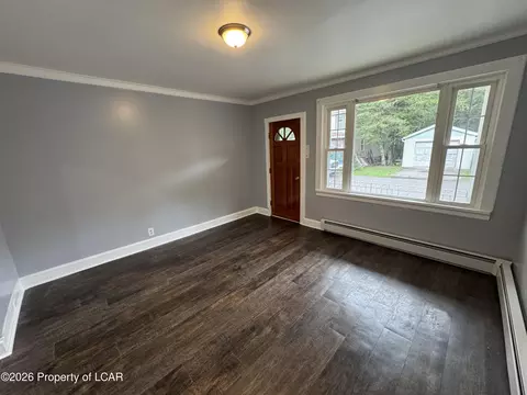 Living - 42-44 E Pine St, Sheppton, PA 18248 photo 14 of 17