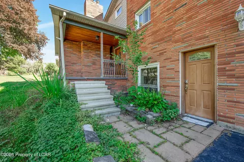 359 Upper Demunds Rd, Dallas, PA 18612