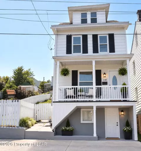 238 Broad St, Saint Clair, PA 17970