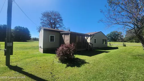 1053 New Hope Dr, White Haven, PA 18661