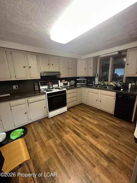 Kitchen - 115 E 11th St, Hazleton, PA 18201 photo 3 of 3