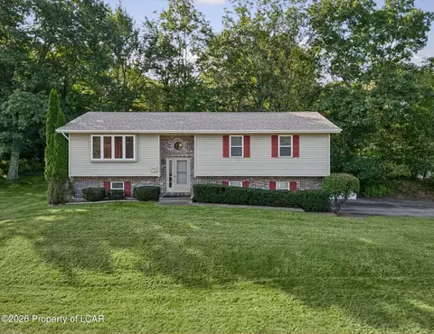 55 Charlwood Dr, Freeland, PA 18224