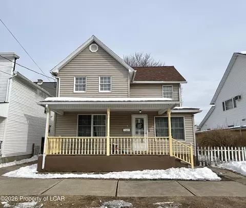 28 E 3rd St, Wyoming, PA 18644