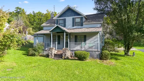 552 Ridge Ave, Dallas, PA 18612