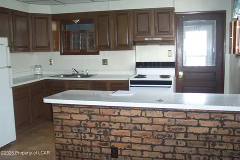 155 Carleton Ave, Hazleton, PA 18201 photo 3