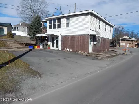 695 Main St, Dallas, PA 18612