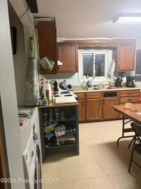 Kitchen - 2935 Hillside Rd, Shavertown, PA 18708 photo 4 of 4