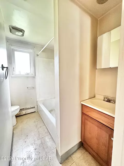 Bath - 2935 Hillside Rd, Shavertown, PA 18708 photo 1 of 7