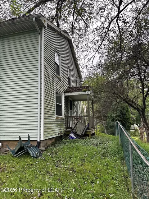 Exterior - 2935 Hillside Rd, Shavertown, PA 18708 photo 3 of 9