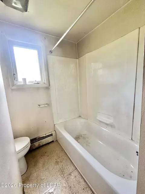 Bath - 2935 Hillside Rd, Shavertown, PA 18708 photo 4 of 7