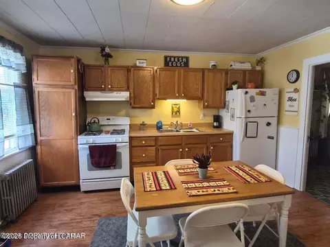 516 W Grace St, Old Forge, PA 18518 photo 5