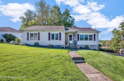 51 Grandview Ave, Dallas, PA 18612