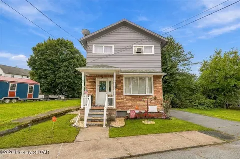 23 Carroll St, Pittston, PA 18640