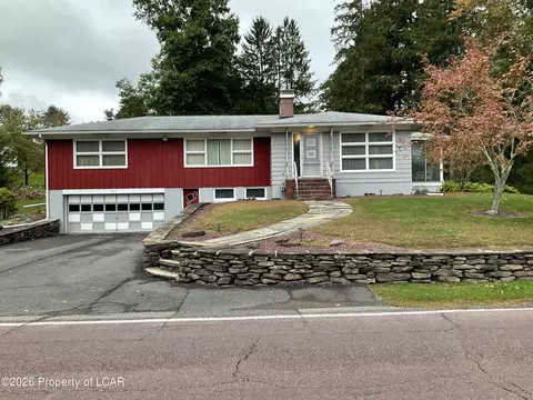 354 Country Club Rd, Dallas, PA 18612