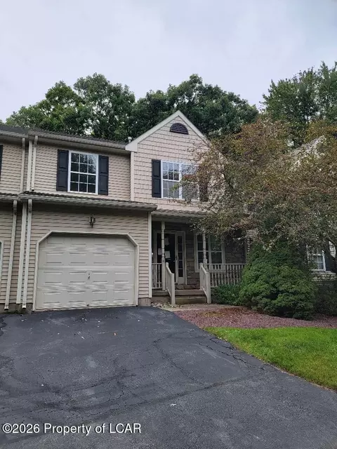 104 Fox Hollow Dr, Drums, PA 18222